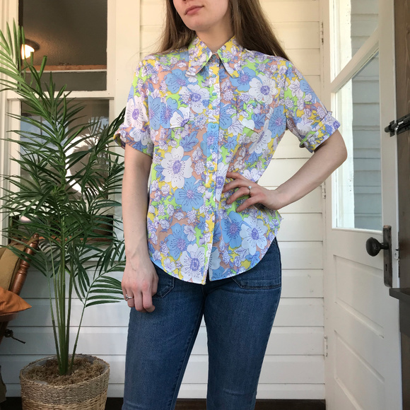 COPY - Vintage Permanent Press Floral Button Down Shirt - Picture 3 of 8